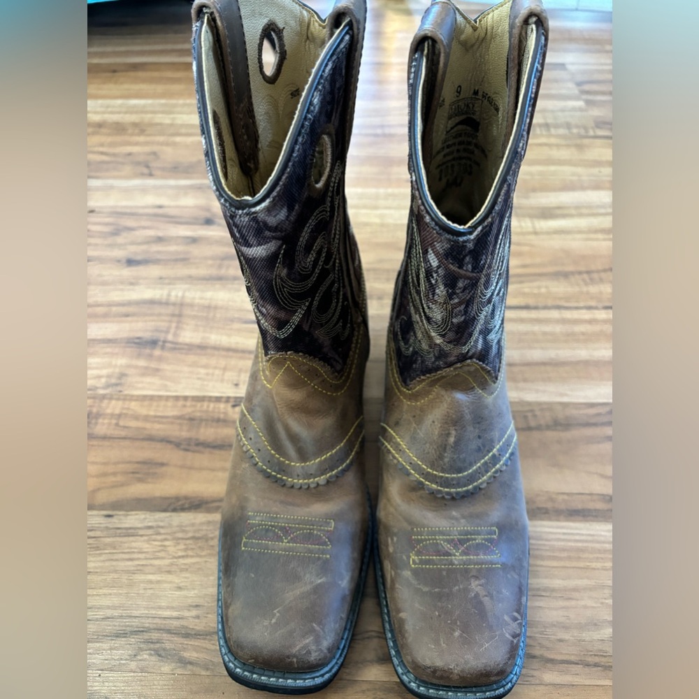 Camouflage Smokey Mountain Boots EUC! Worn twice! Size 9